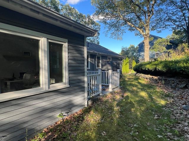 25 Berkshire Dr, Winchester, MA 01890