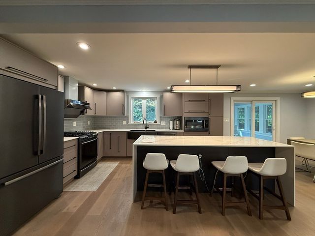 25 Berkshire Dr, Winchester, MA 01890
