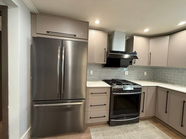 25 Berkshire Dr, Winchester, MA 01890