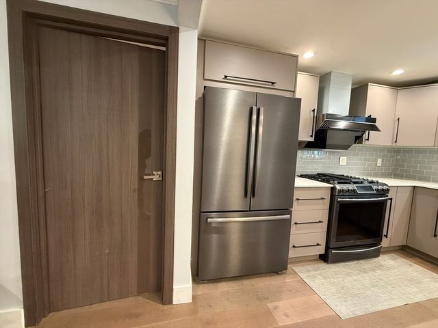 25 Berkshire Dr, Winchester, MA 01890
