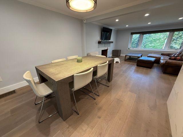 25 Berkshire Dr, Winchester, MA 01890