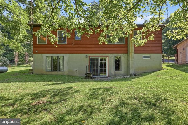 253 PERSIMMON PEAR LN, Harpers Ferry, WV 25425