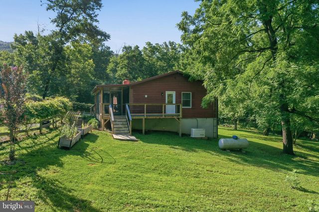 253 PERSIMMON PEAR LN, Harpers Ferry, WV 25425