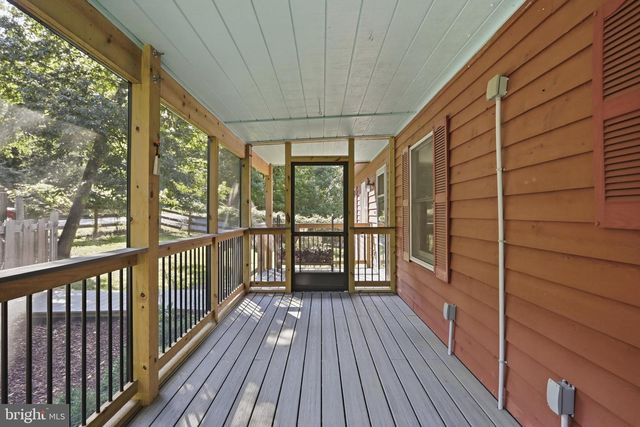 253 PERSIMMON PEAR LN, Harpers Ferry, WV 25425