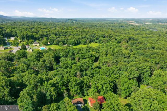 253 PERSIMMON PEAR LN, Harpers Ferry, WV 25425