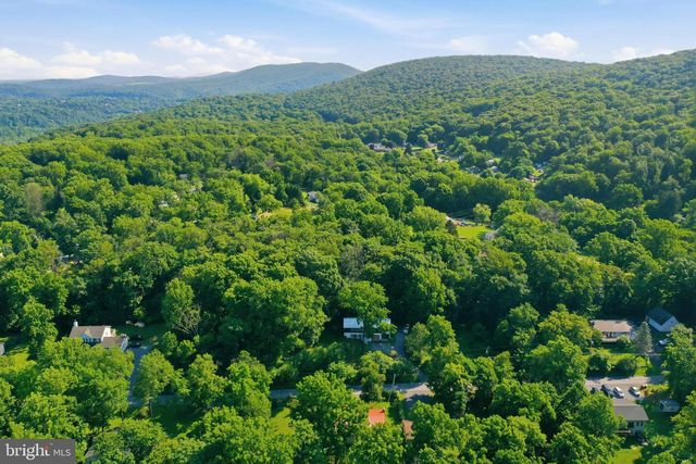 253 PERSIMMON PEAR LN, Harpers Ferry, WV 25425