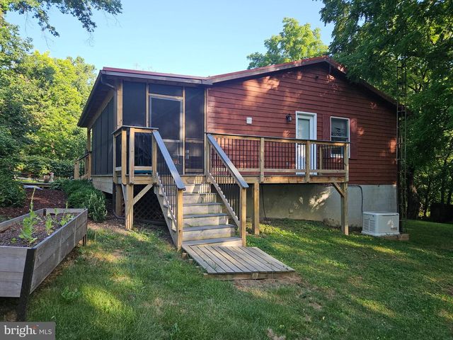 253 PERSIMMON PEAR LN, Harpers Ferry, WV 25425