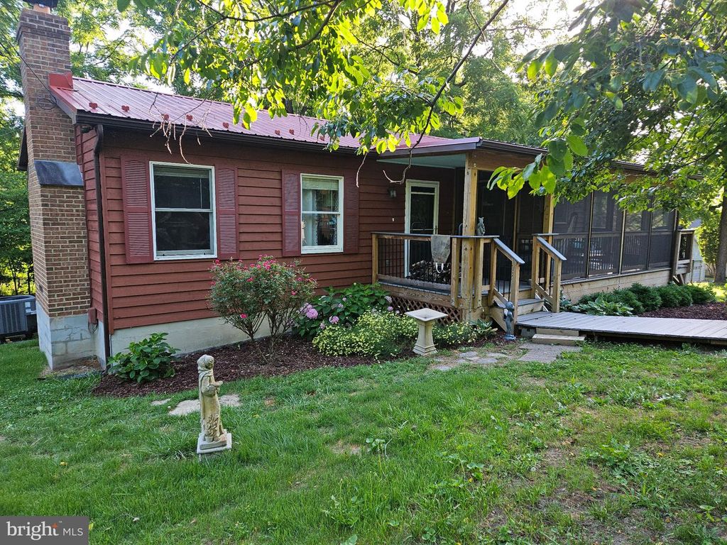 253 PERSIMMON PEAR LN, Harpers Ferry, WV 25425