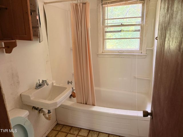 253 Old Weaver Pike, Bluff City, TN 37618