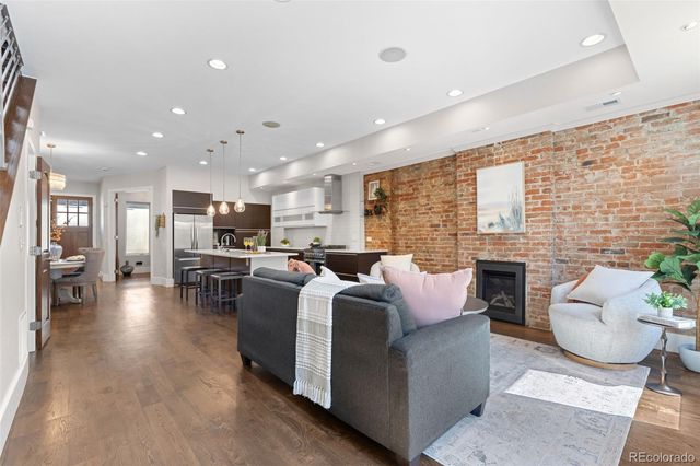 2521 Lawrence Street, Denver, CO 80205