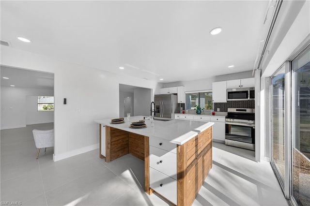 5617 Coronado CT, Cape Coral, FL 33904