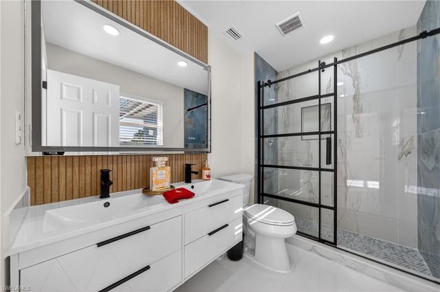 5617 Coronado CT, Cape Coral, FL 33904