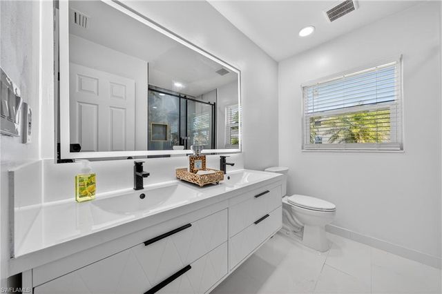 5617 Coronado CT, Cape Coral, FL 33904