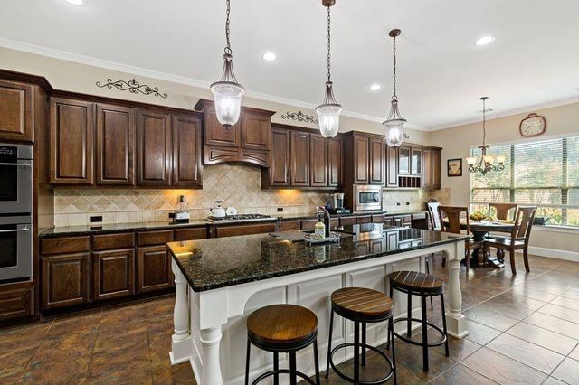 22 Waters Lake Boulevard, Missouri City, TX 77459