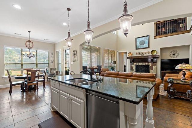 22 Waters Lake Boulevard, Missouri City, TX 77459