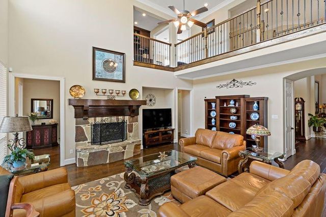 22 Waters Lake Boulevard, Missouri City, TX 77459