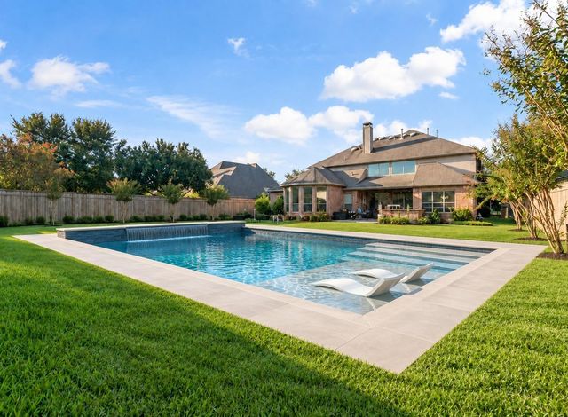22 Waters Lake Boulevard, Missouri City, TX 77459