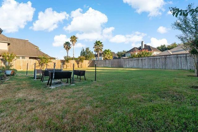 22 Waters Lake Boulevard, Missouri City, TX 77459