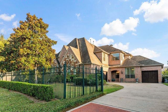 22 Waters Lake Boulevard, Missouri City, TX 77459