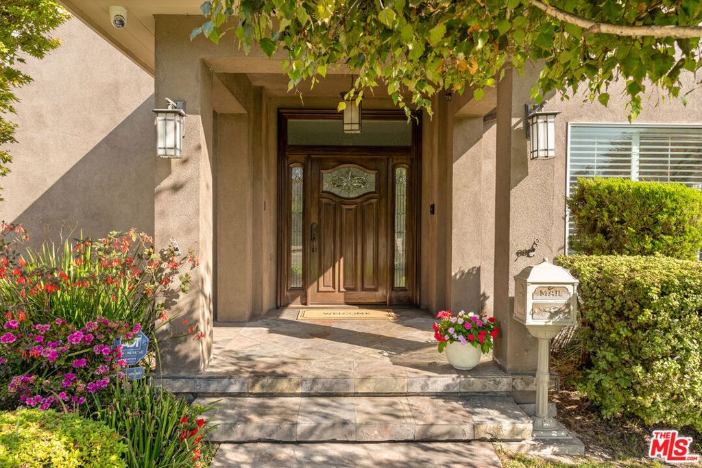 854 S Rimpau Boulevard, Los Angeles, CA 90005 — photo 2