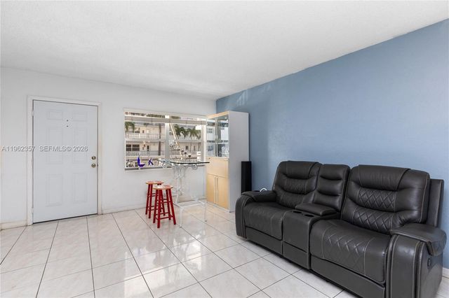 3127 S Ocean Dr 219, Hallandale Beach, FL 33009