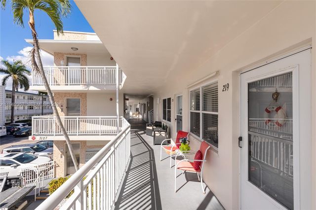 3127 S Ocean Dr 219, Hallandale Beach, FL 33009
