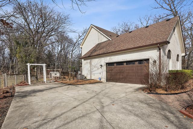 3208 E Buried Oak Drive, Crete, IL 60417