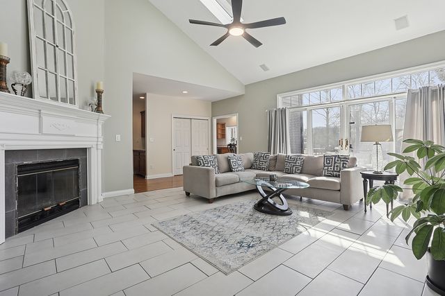 3208 E Buried Oak Drive, Crete, IL 60417