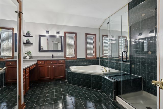 3208 E Buried Oak Drive, Crete, IL 60417