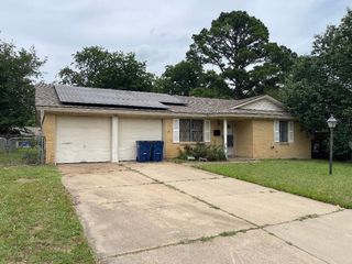 536 Tarrant Avenue, Burleson, TX 76028