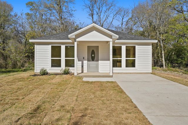 906 Benton Street, Bonham, TX 75418