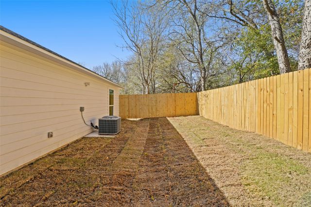 906 Benton Street, Bonham, TX 75418