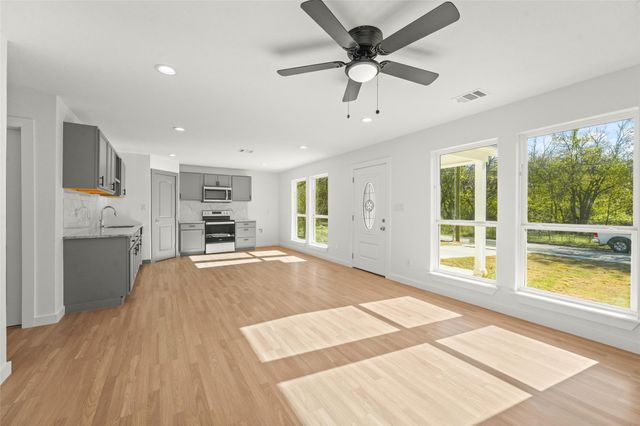 906 Benton Street, Bonham, TX 75418