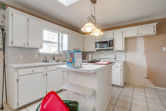 612 Melbourne Court, Hurst, TX 76053