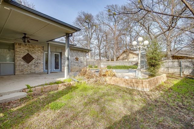 612 Melbourne Court, Hurst, TX 76053