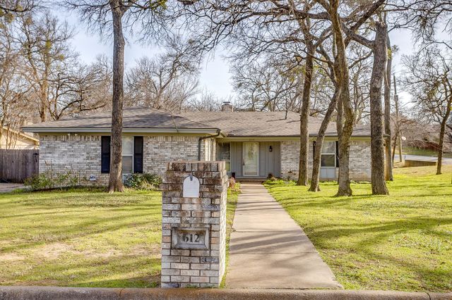 612 Melbourne Court, Hurst, TX 76053