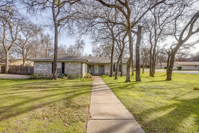 612 Melbourne Court, Hurst, TX 76053