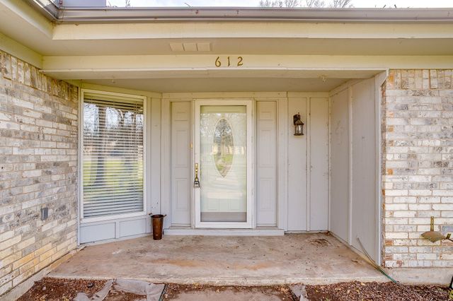 612 Melbourne Court, Hurst, TX 76053