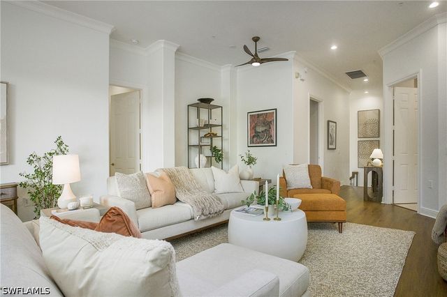 3093 Aviamar CIR 7-203, Naples, FL 34114
