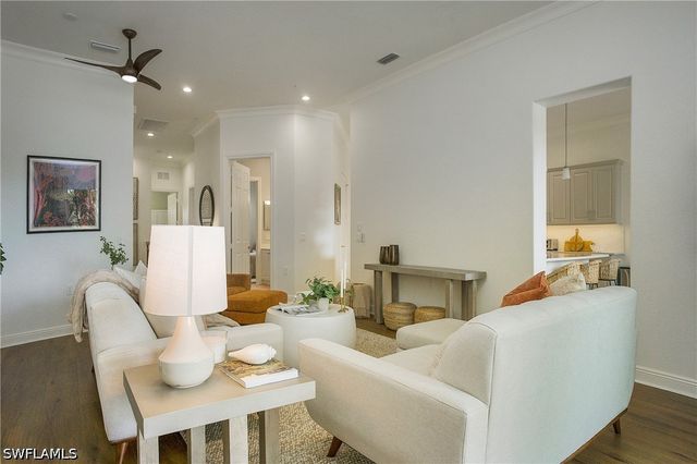 3093 Aviamar CIR 7-203, Naples, FL 34114