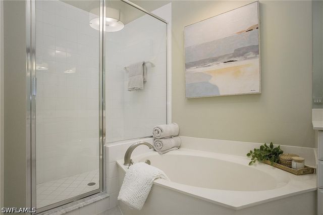 3093 Aviamar CIR 7-203, Naples, FL 34114