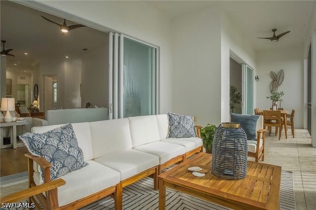 3093 Aviamar CIR 7-203, Naples, FL 34114