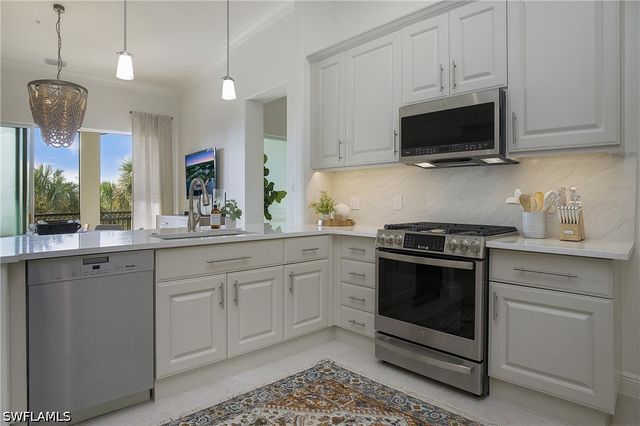 3093 Aviamar CIR 7-203, Naples, FL 34114