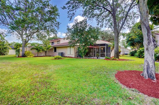 627 Hollows Circle, Deerfield Beach, FL 33442