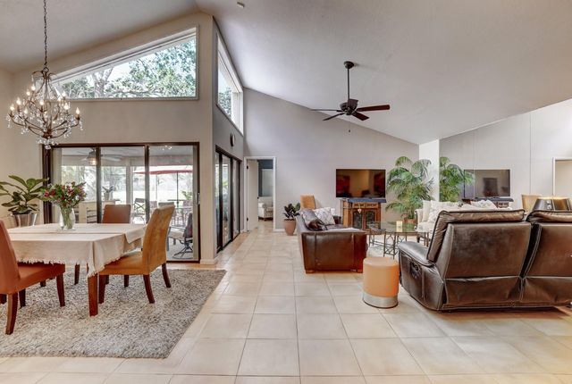 627 Hollows Circle, Deerfield Beach, FL 33442
