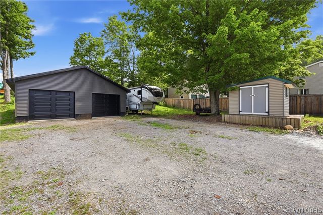 11734 North Canada Street, Holland, NY 14080