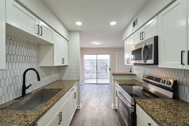 6500 Sands Point Drive 110, Houston, TX 77074