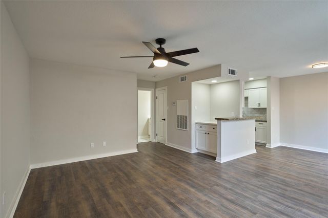 6500 Sands Point Drive 110, Houston, TX 77074