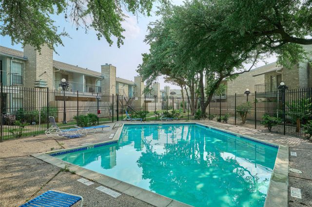 6500 Sands Point Drive 110, Houston, TX 77074