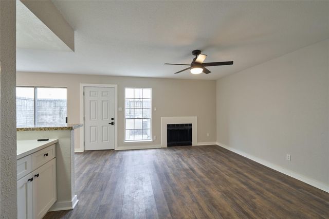 6500 Sands Point Drive 110, Houston, TX 77074
